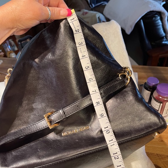 Michael Kors Bucket Bag Gold Chained “Devon” - Picture 14 of 16